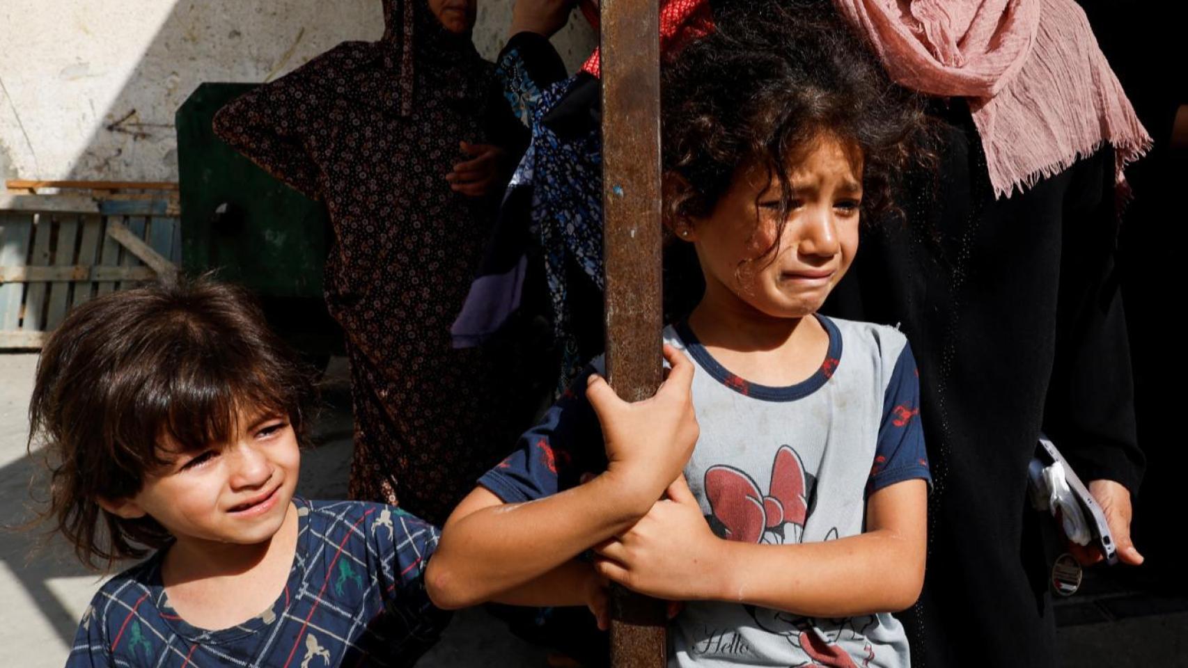 Niños palestinos reaccionan ante la intensificación de la crisis de salud mental de la infancia en Gaza.