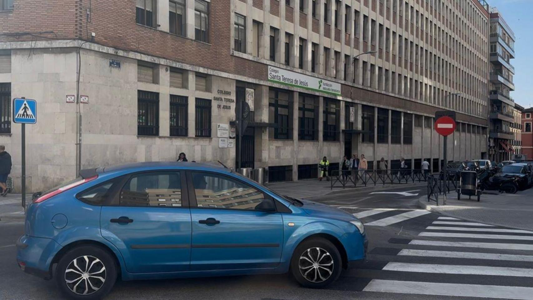 Imagen de uno de los vehículos que esta mañana ha pasado por el entorno de la calle Felipe II de Valladolid