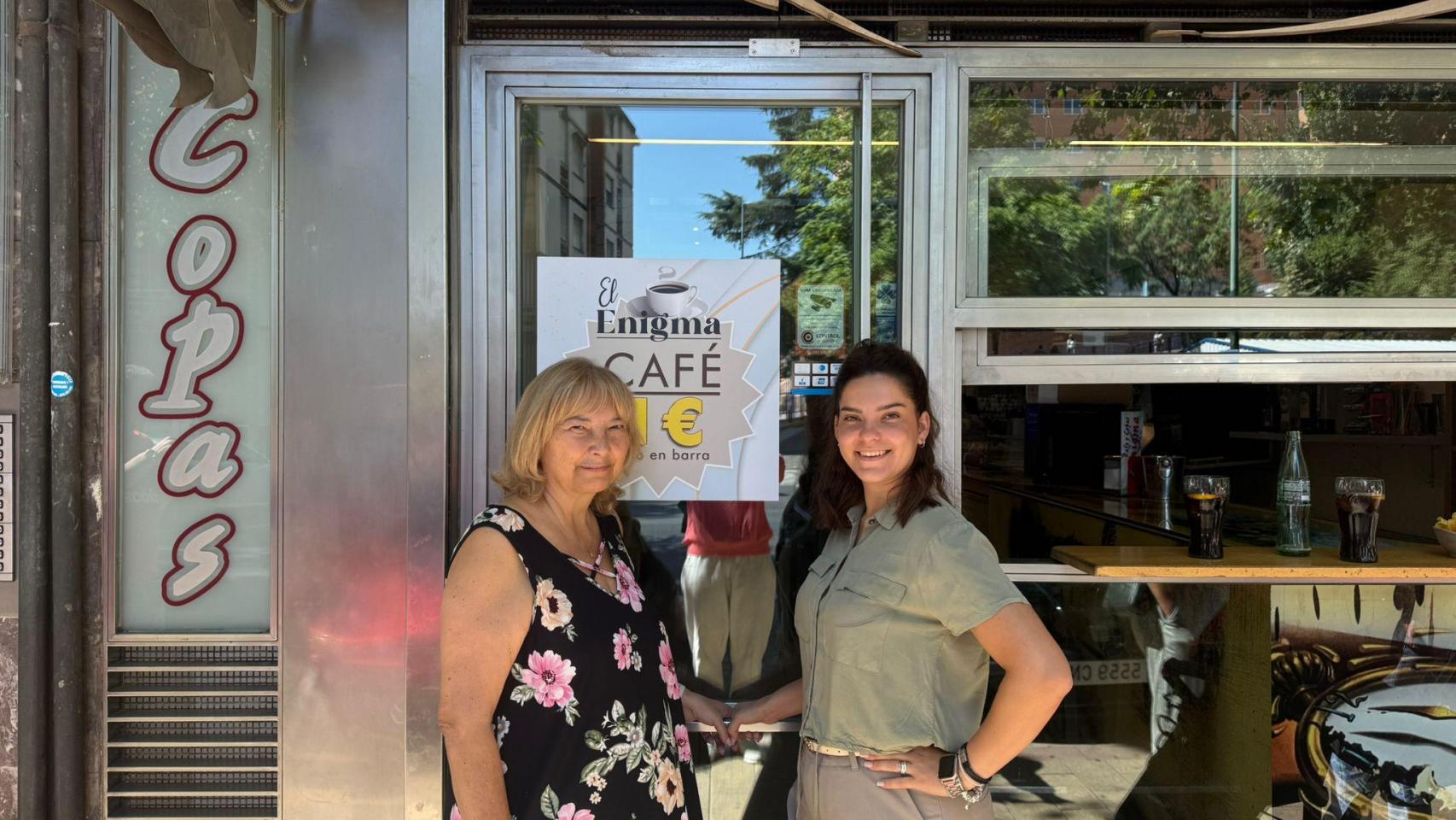 Ana y Virginia en el Cafe Enigma de Valladolid