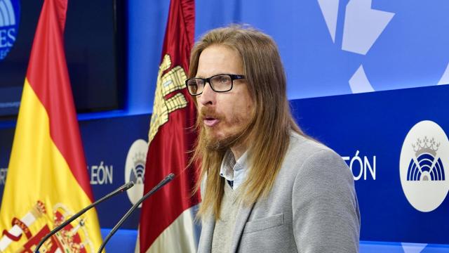 El portavoz de Podemos, Pablo Fernández, tras una Junta de Portavoces en las Cortes de Castilla y León
