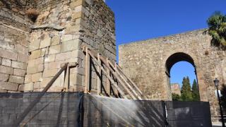 El PSOE de Talavera de la Reina denuncia el "lamentable estado" de una parte de la muralla: "La imagen es penosa"