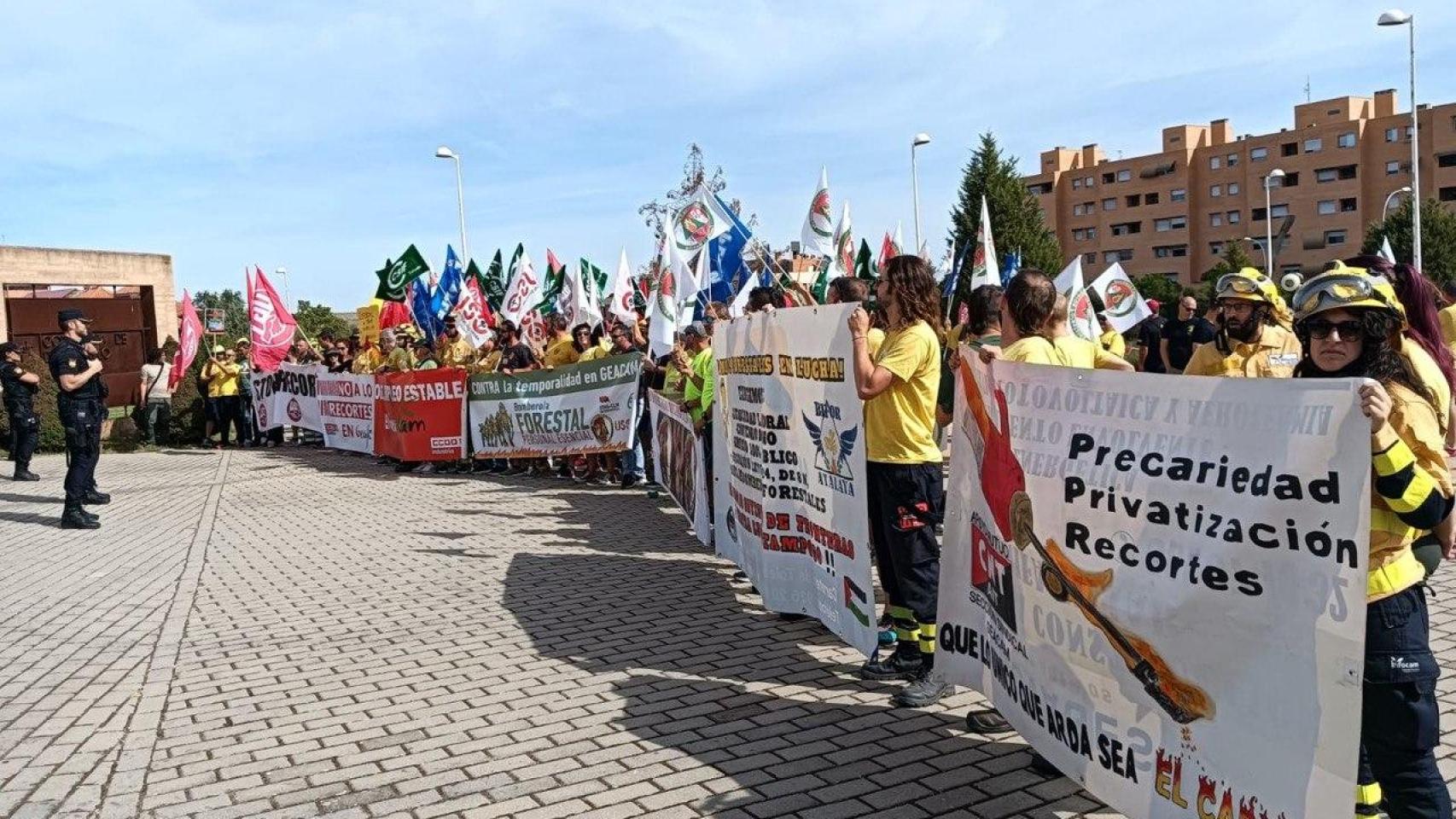 Protesta de los sindicatos del Geacam. Foto: CCOO.