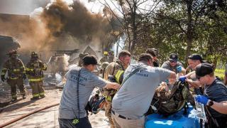 Dos bomberos de Fort Worth resultan heridos en un incendio: "Lo único que importa es poner a salvo tus compañeros"