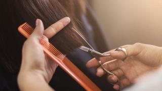 María Baras, peluquera: "Este corte se seguirá llevando siempre. Es perfecto para rejuvenecer y afinar el rostro"