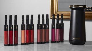 El dispositivo de Saint Laurent que permite crear en casa hasta 4.000 tonos diferentes de labiales