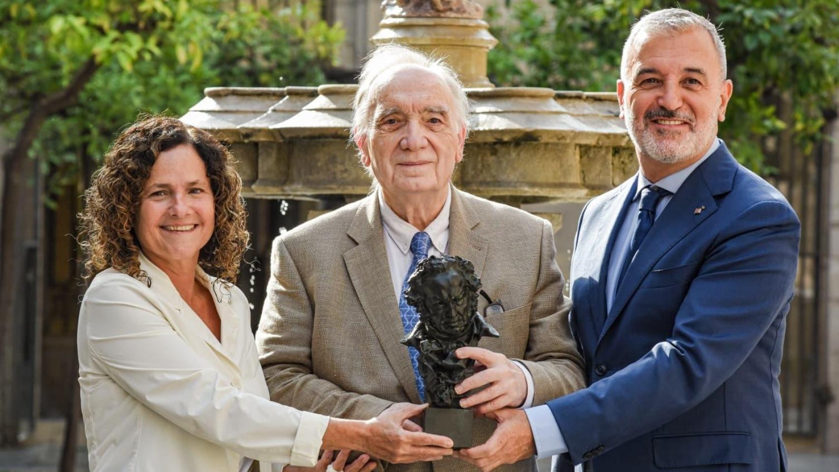 La consellera de Cultura de la Generalitat, Sònia Hernández, el presidente de la Academia del Cine, Fernando Méndez Leite, y el alcalde de Barcelona, Jaume Collboni, en la presentación de los Goya. Foto: ALBERTO PAREDES - EUROPA PRESS