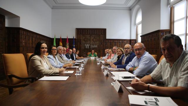 Momento de la firma del convenio.