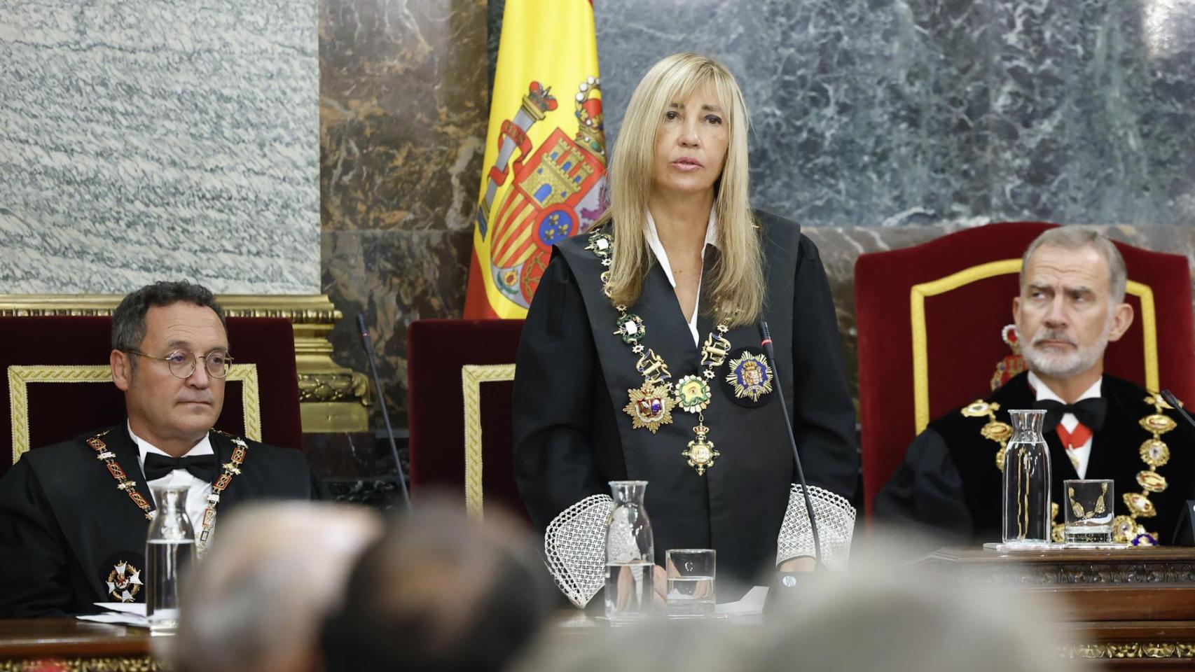 La presidenta del Supremo y el CGPJ, Isabel Perelló junto al rey Felipe VI y el fiscal general del Estado, Álvaro García Ortiz.