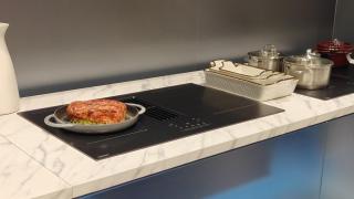 Adiós a los malos olores en la cocina: Samsung integra la campana de extracción en una ingeniosa placa vitrocerámica