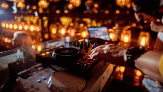 Un pueblo cerca de Vigo celebra sus grandes fiestas este mes: DJ internacional, Panorama, París de Noia, y más