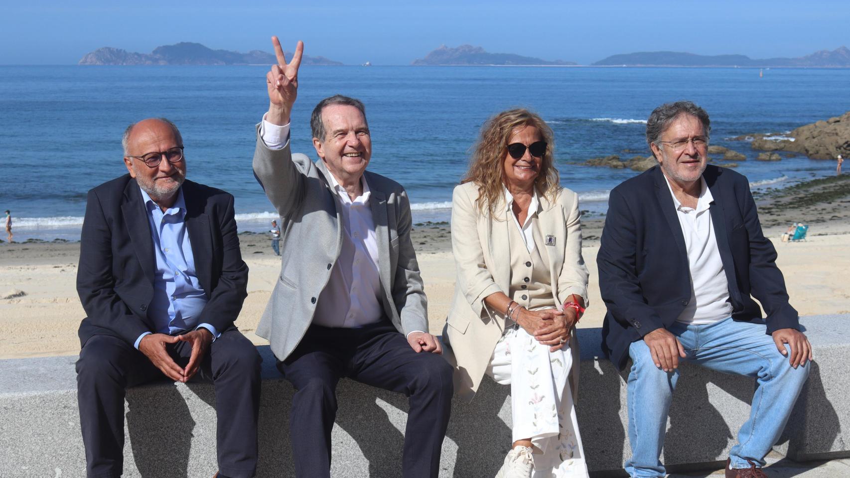 Abel Caballero, junto a Carmela Silva, Abel Losada y Francisco Javier Pardo, en la inauguración del nuevo paseo de Samil