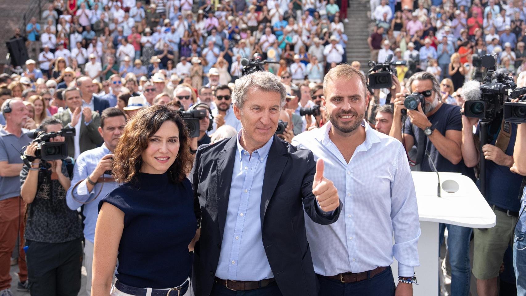 Isabel Díaz Ayuso, Alberto Núñez Feijóo y Alberto Escribano en Arganda del Rey.