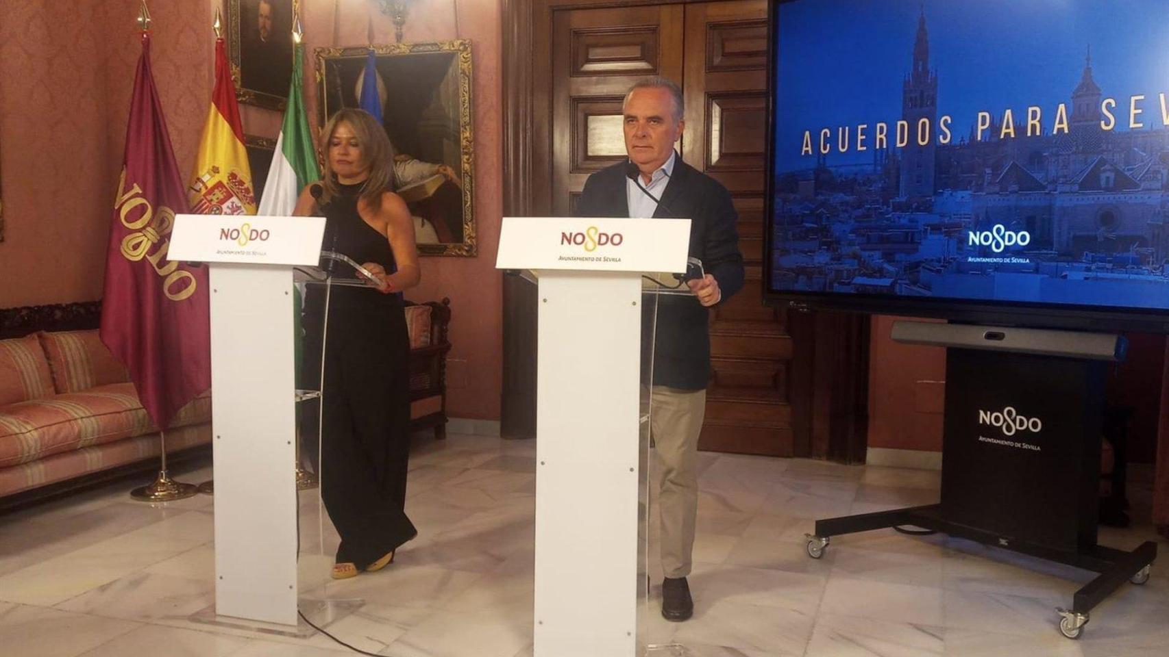 Juan Bueno, delegado de Hacienda, y Evelia Rincón, delegada de Parques y Jardines.