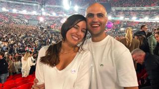 Una pareja de A Coruña cumple su sueño y se compromete en un concierto de Coldplay: "Fue perfecto"