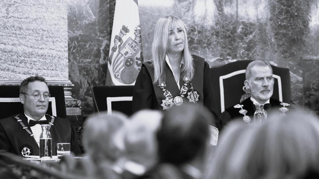 El fiscal general, la presidenta del Supremo y el Rey, este viernes.