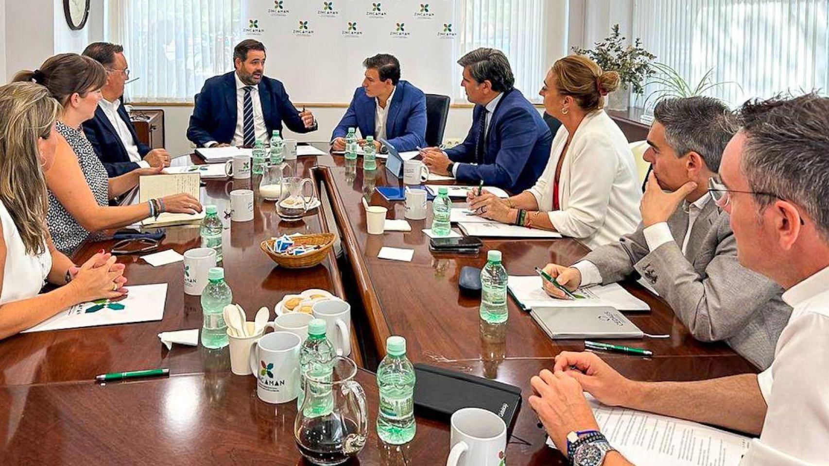 Reunión de Paco Núñez con Zincaman. Foto: PP CLM.