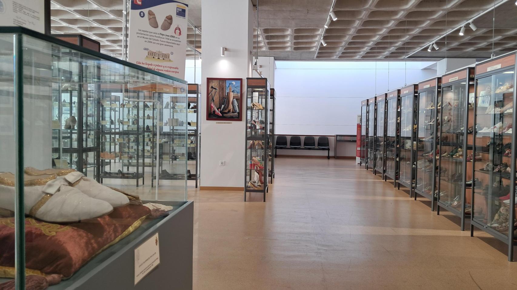 El Museo del Calzado de Elda atesora los zapatos del Papa Juan XXIII