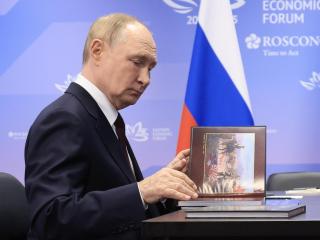 Putin dice que no tiene "sentido" que Europa mande tropas a Ucrania si hay paz: omite que violó 26 treguas desde 2014