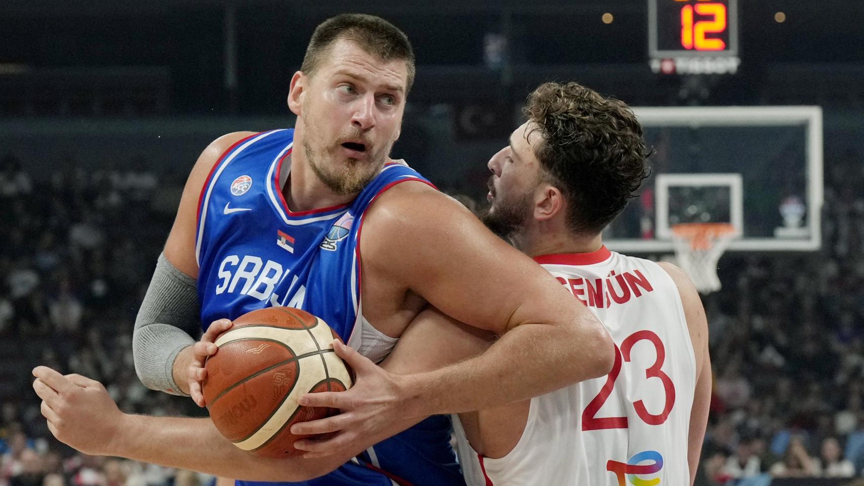 El serbio Nikola Jokic y el turco Alperen Sengun, dos de los jugadores más destacados de la fase de grupos.