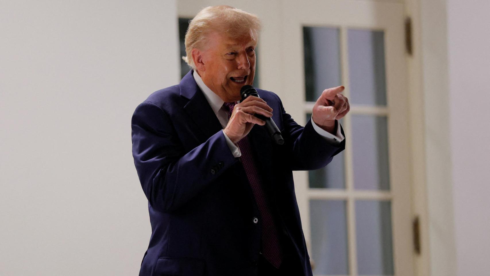 Donald Trump en los jardines de la Casa Blanca este viernes.