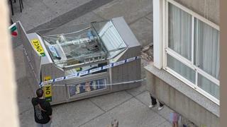 Un camión tira en A Coruña el quiosco de la ONCE de la calle Barcelona mientras maniobraba