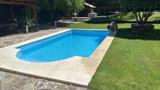 Enrique alquila su piscina por horas y se sincera sobre su negocio de verano: "Gano 700 euros de media en un día"