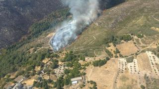 Confinada la población de Castromil, entre Zamora y Orense, por un incendio forestal avivado por el viento