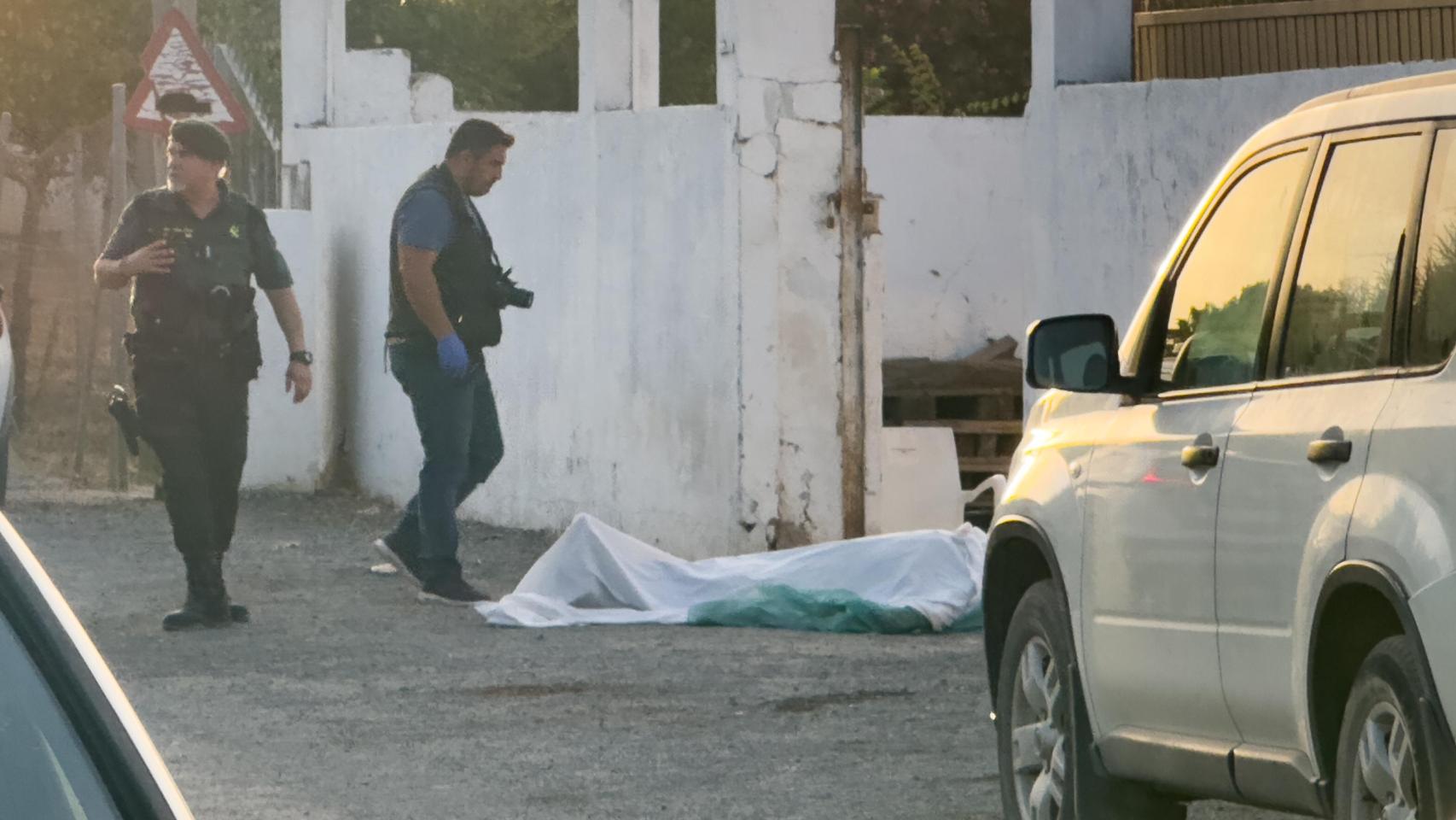 Agentes de la Guardia Civil en la zona.