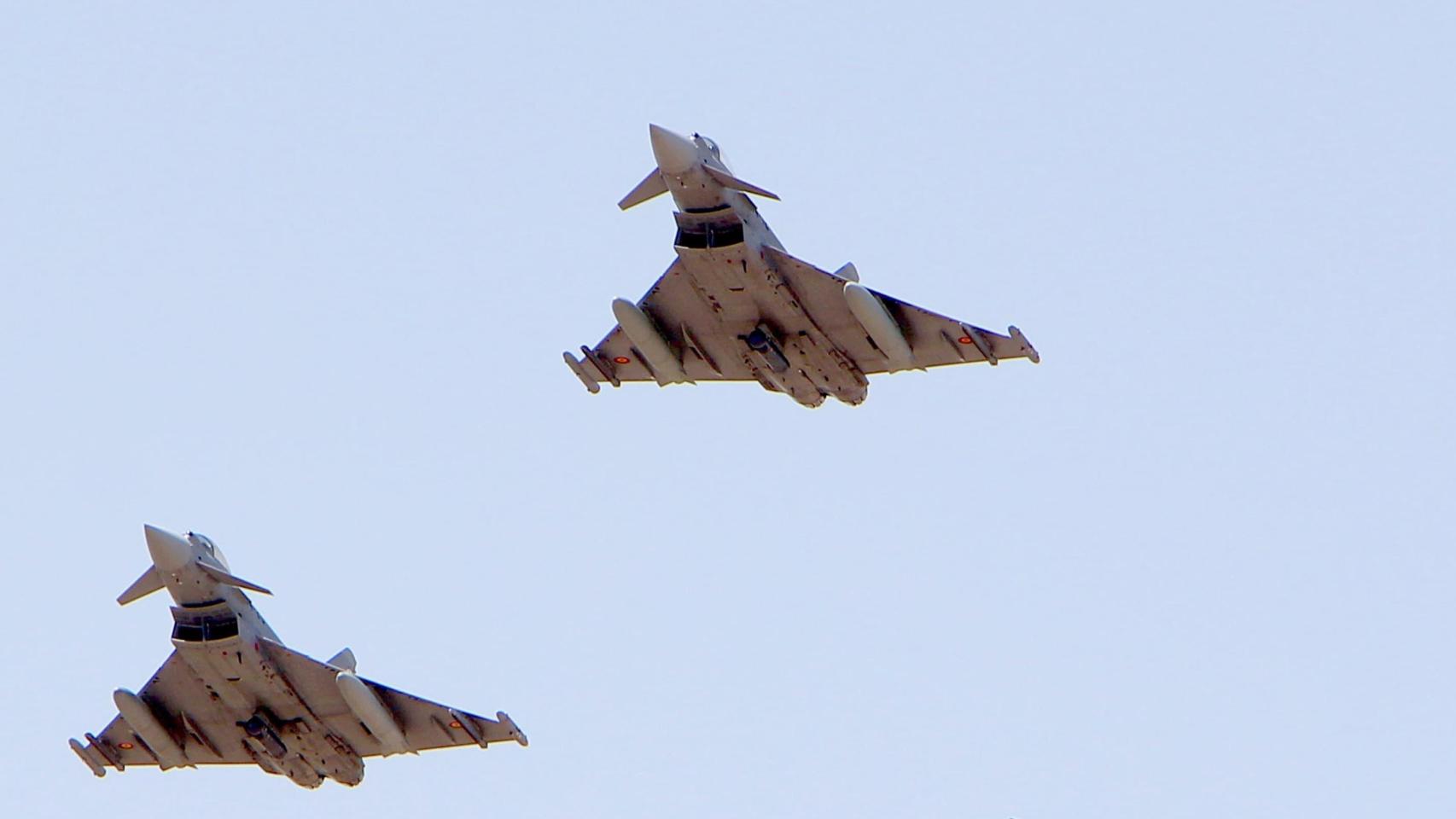 Dos aviones de combate militar Eurofigther.