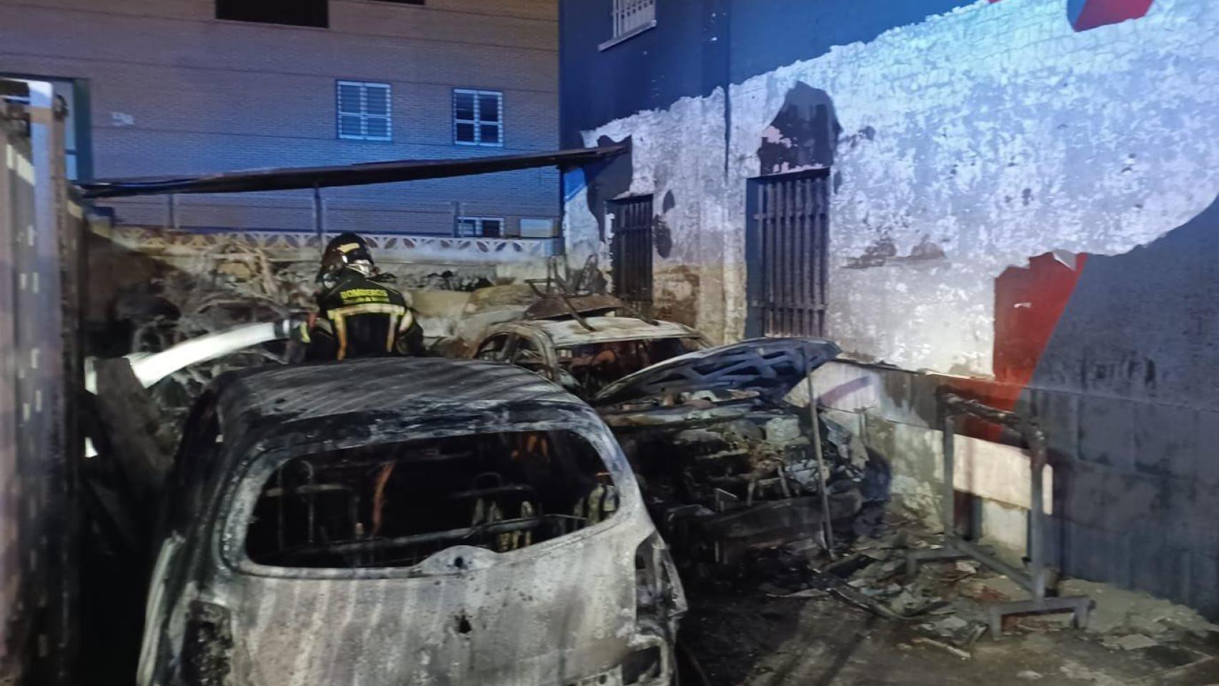 Incendio en un taller mecánico de Santovenia de Pisuerga.