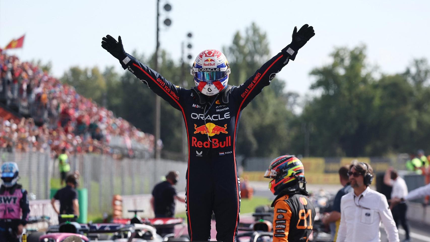 Verstappen celebra su victoria en el GP de Italia.