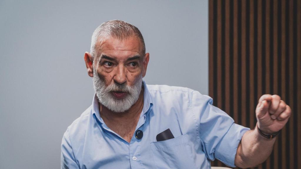 El periodista y jefe comercial de la revista MENsual Paco Narváez durante la entrevista con EL ESPAÑOL.