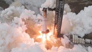 SpaceX ya prepara el undécimo lanzamiento de Starship: las impresionantes imágenes del encendido estático de motores