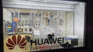 Intento de robo en una tienda de telefonía de A Coruña: "Se llevaron maquetas de plástico"