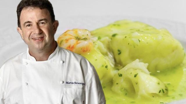 El chef Martín Berasategui y un plato de pescado en salsa verde.