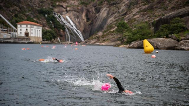 Espectacular Travesía Costa en O Ézaro, en Dumbría (A Coruña), con 250 nadadores