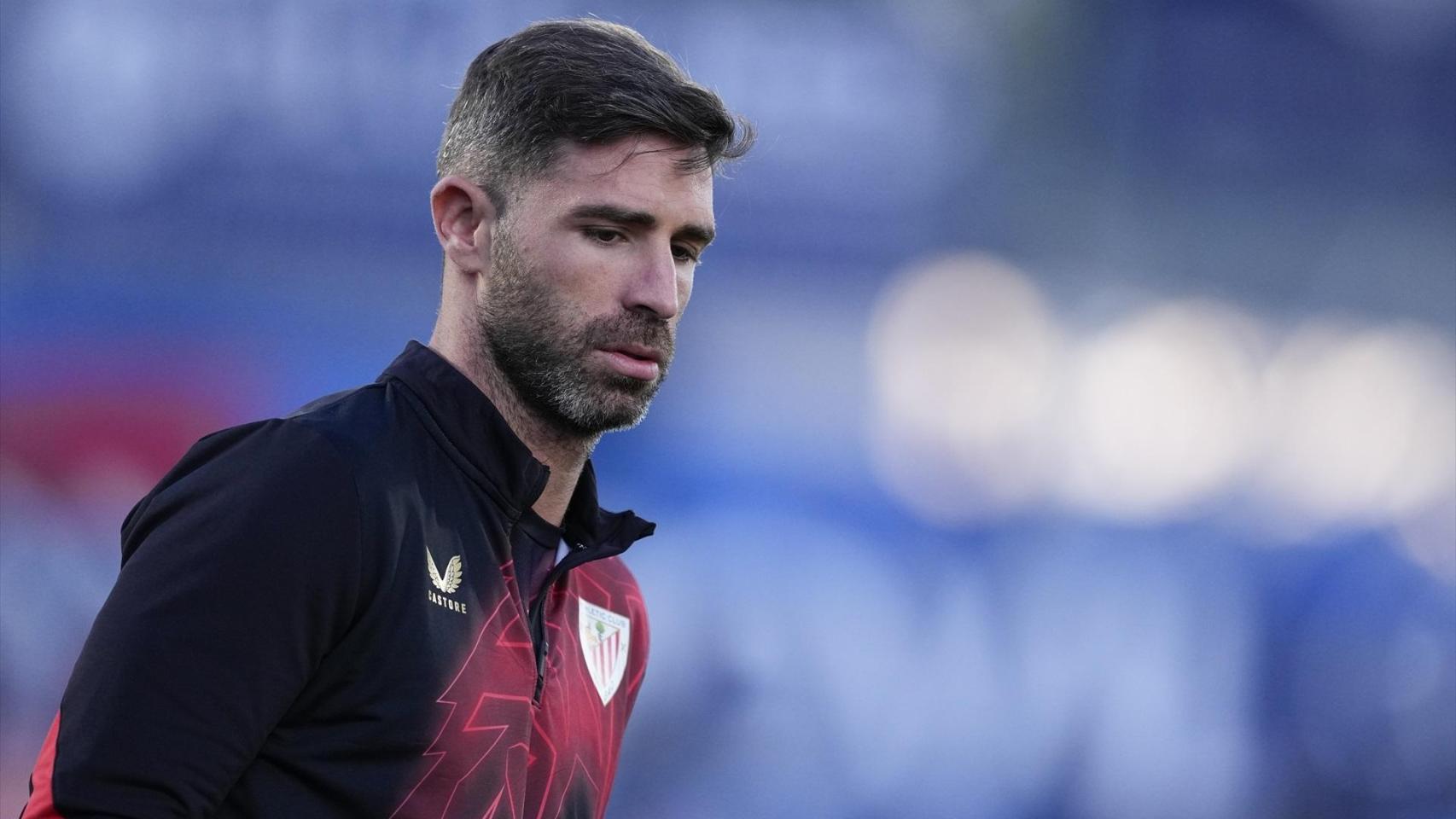 Yeray Álvarez, durante un calentamiento con el Athletic