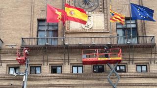 Zaragoza pone a punto el Ayuntamiento: los técnicos ya revisan los balcones a un mes del pregón del Pilar