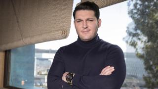 Manu Tenorio, impotente: "Otro verano que llega a su final y yo sin poder disfrutar de mi casa por unos inquiokupas"
