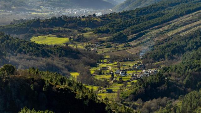 Colinas en las montañas cerca de Quiroga