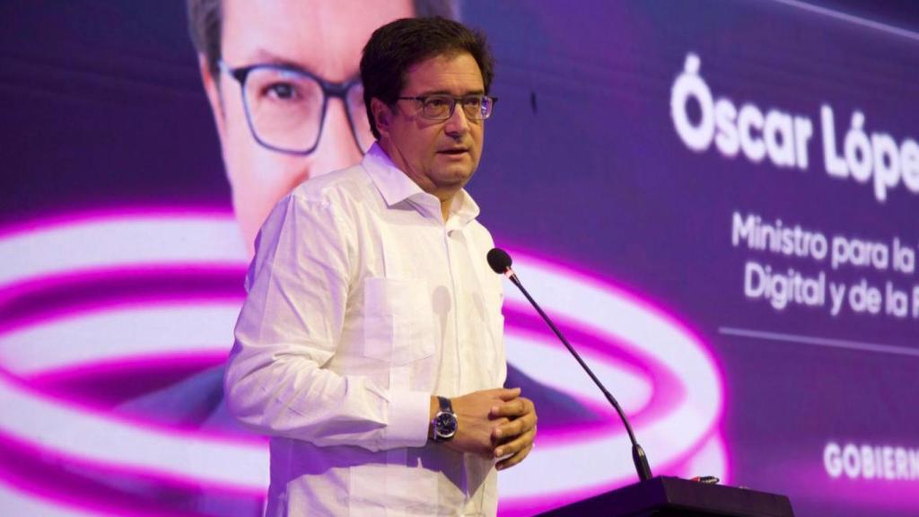 El ministro Óscar López.