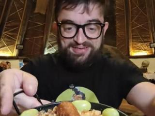 Cocituber deja una propina de "10 pavazos" en su visita a este restaurante de Ciudad Real: "¡Qué puta maravilla!"
