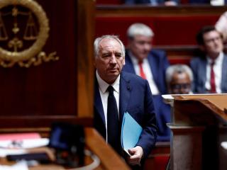 Bayrou pierde la moción de confianza y la izquierda se ofrece a Macron para gobernar: "Estamos preparados"