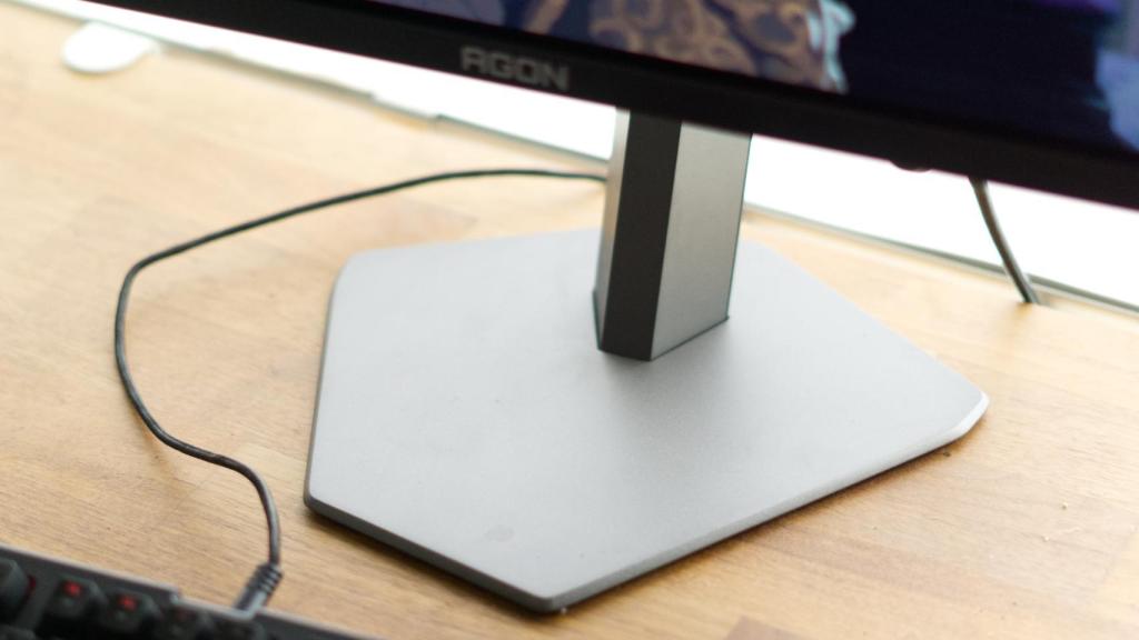 Peana del Agon AOC AG276UZD