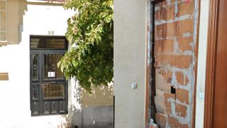 Alerta vecinal en el edificio de Latina en el que un okupa usurpó un piso sin herederos: "Nos da miedo cuando vuelve"