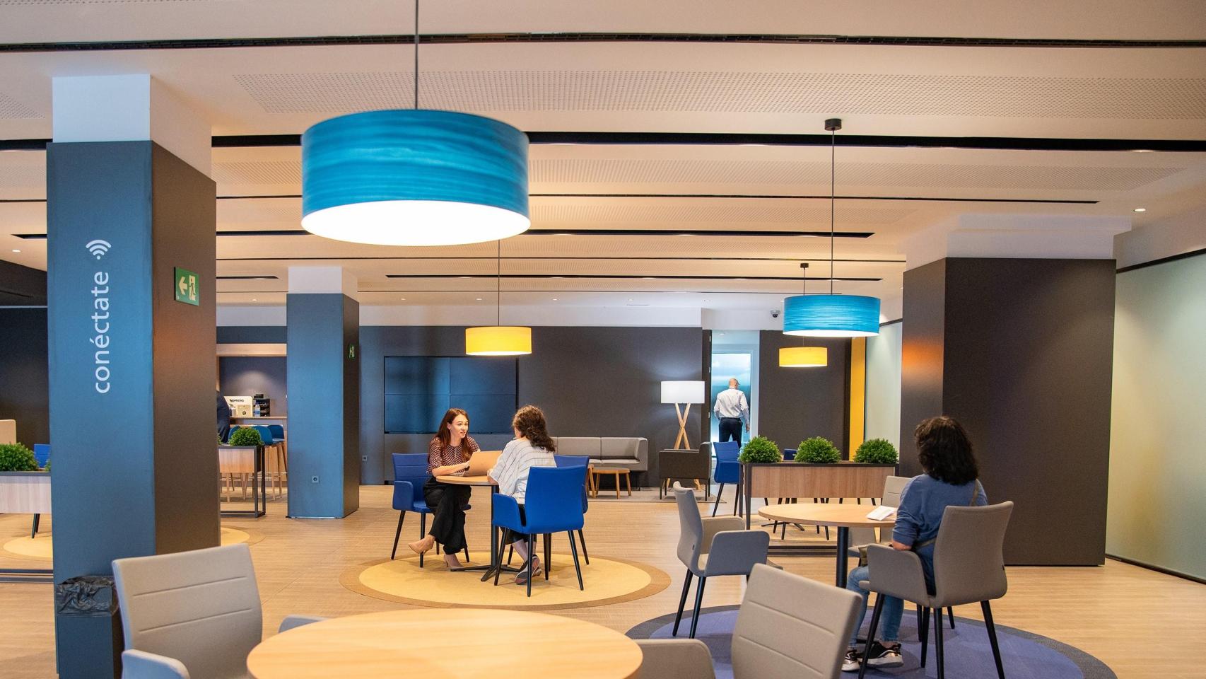 Imagen de una oficina de CaixaBank.