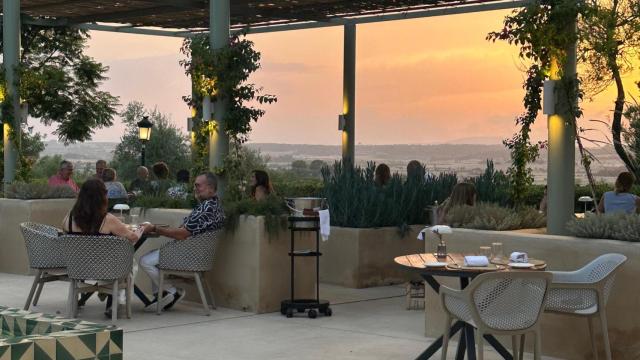 El campo mallorquín se abre paso desde la terraza de Es Pati