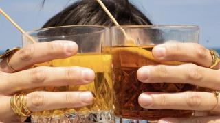 La mejor vermutería junto al Mediterráneo que tiene fartones de sobrasada: famosa por sus cocas y gildas
