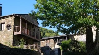 Parece Dolomitas, pero está en Galicia: la aldea de cuento perfecta para visitar este otoño