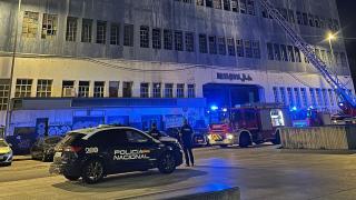 Nuevo incendio en Vigo: arde una de las naves abandonadas de Beiramar